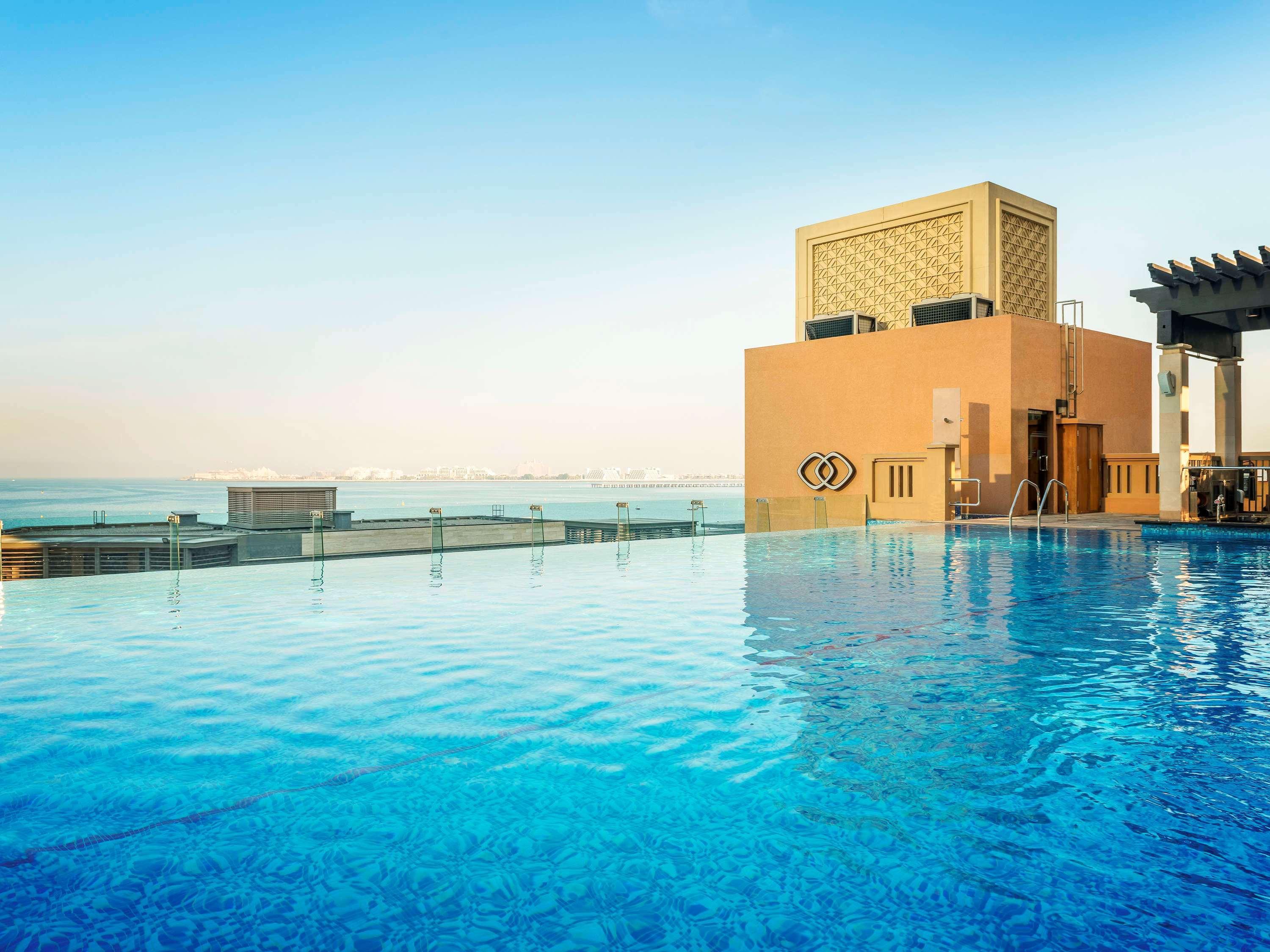 โซฟิเทล ดูไบ จูเมราห์บีช Hotel ภายนอก รูปภาพ The pool at Jumeirah Jumeirah