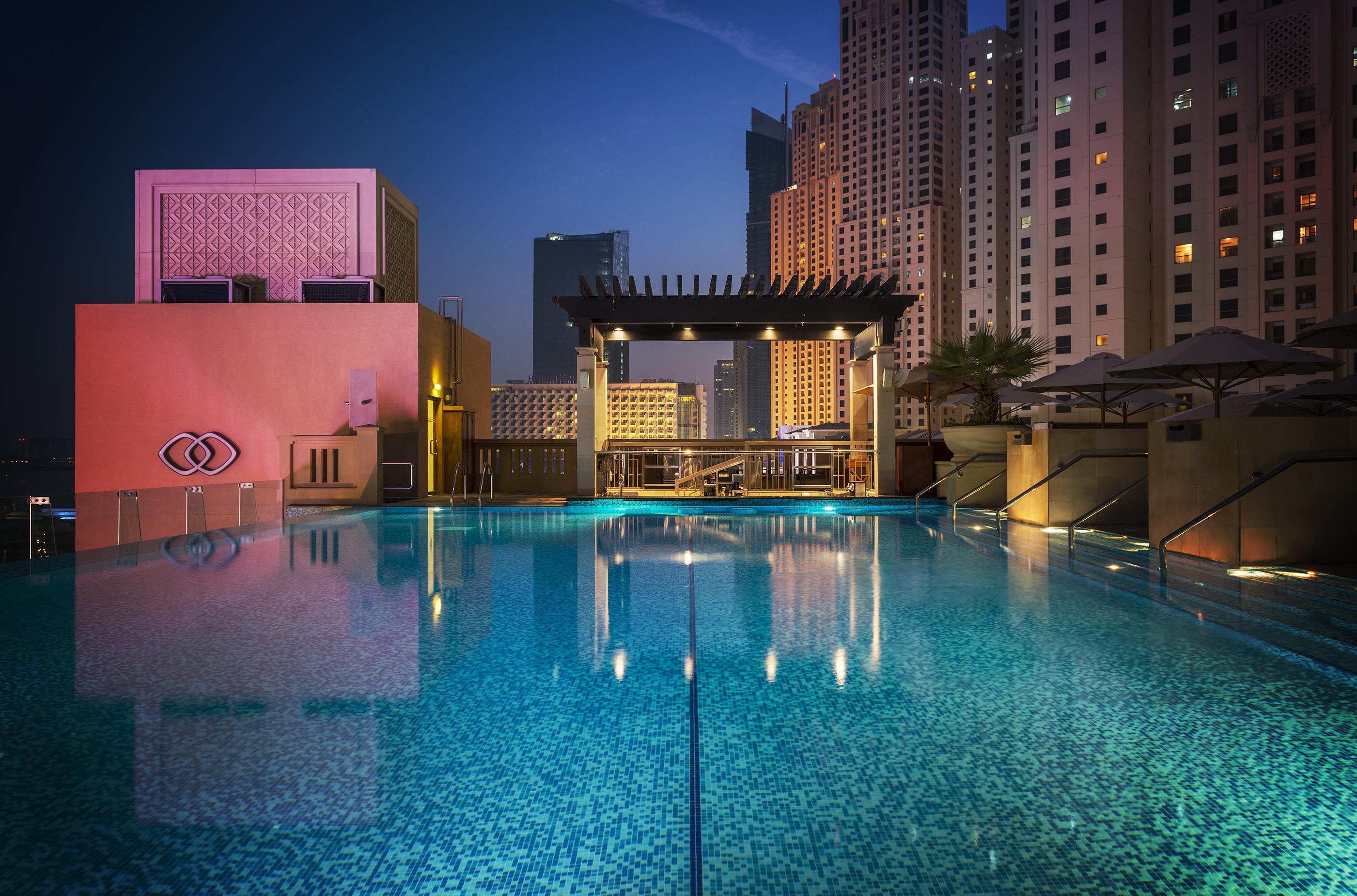 โซฟิเทล ดูไบ จูเมราห์บีช Hotel ภายนอก รูปภาพ The pool at Jumeirah Jumeirah