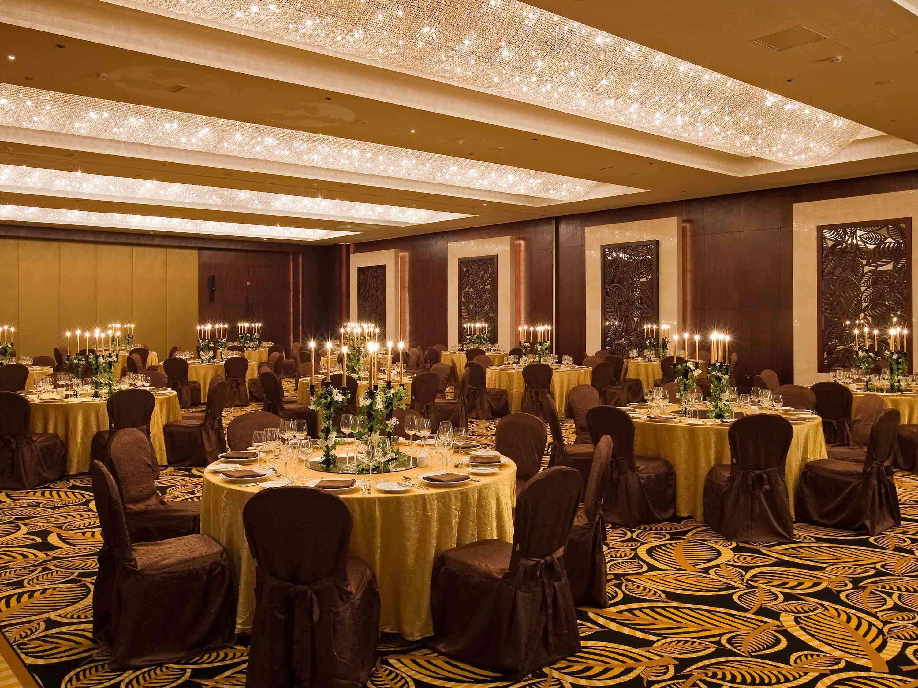 โซฟิเทล ดูไบ จูเมราห์บีช Hotel ภายนอก รูปภาพ The ballroom at the Mandarin Oriental, Bangkok