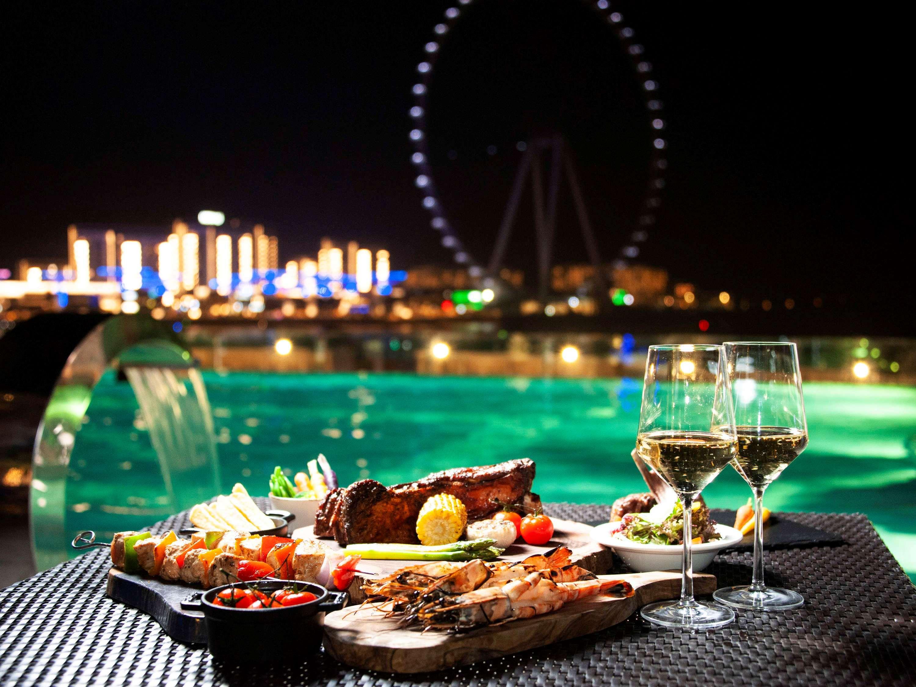 โซฟิเทล ดูไบ จูเมราห์บีช Hotel ภายนอก รูปภาพ The Sky Bar at Jumeirah Jumeirah