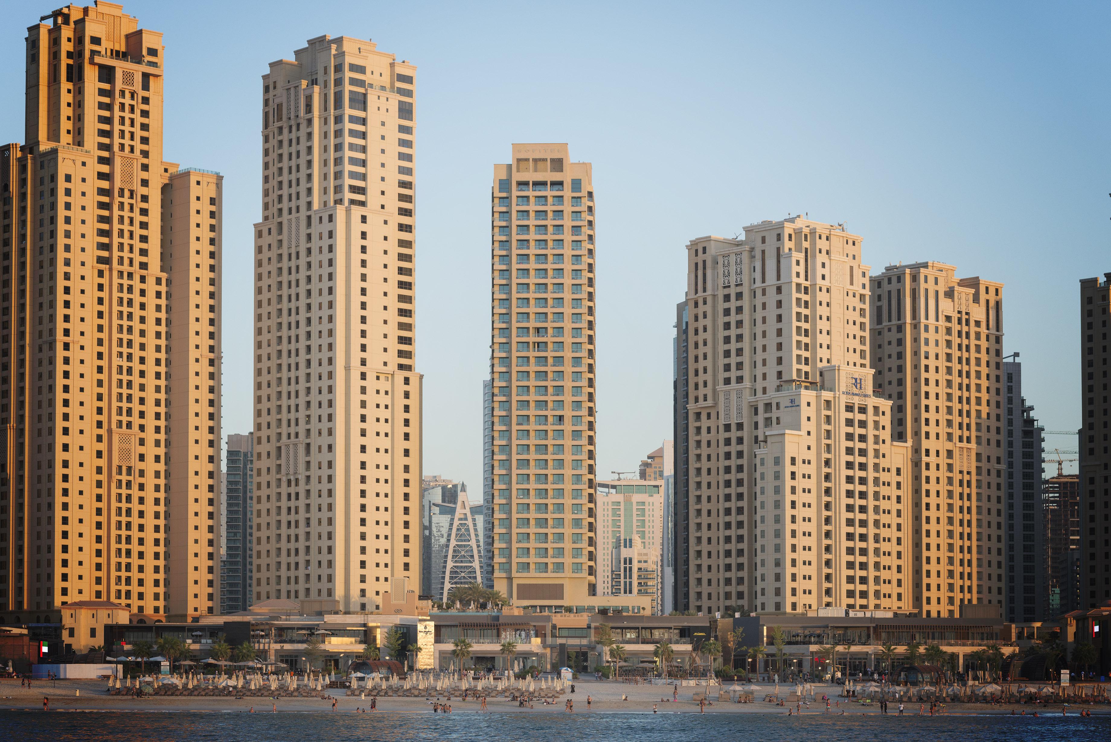 โซฟิเทล ดูไบ จูเมราห์บีช Hotel ภายนอก รูปภาพ Dubai Marina Towers