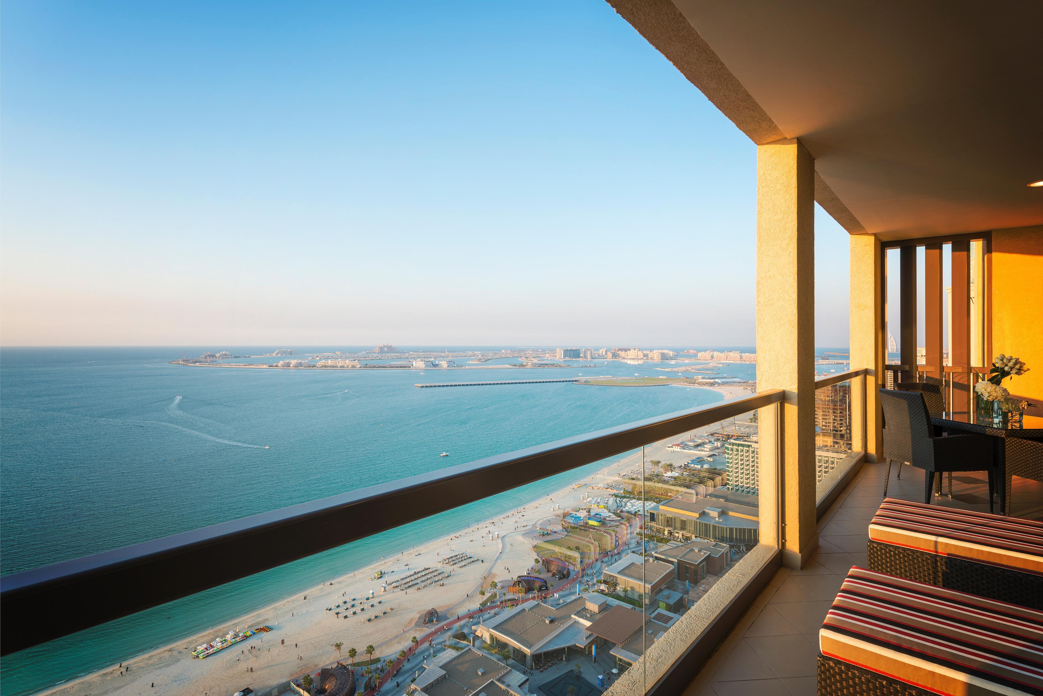 โซฟิเทล ดูไบ จูเมราห์บีช Hotel ภายนอก รูปภาพ The view from the balcony of a room at Jumeirah Jumeirah