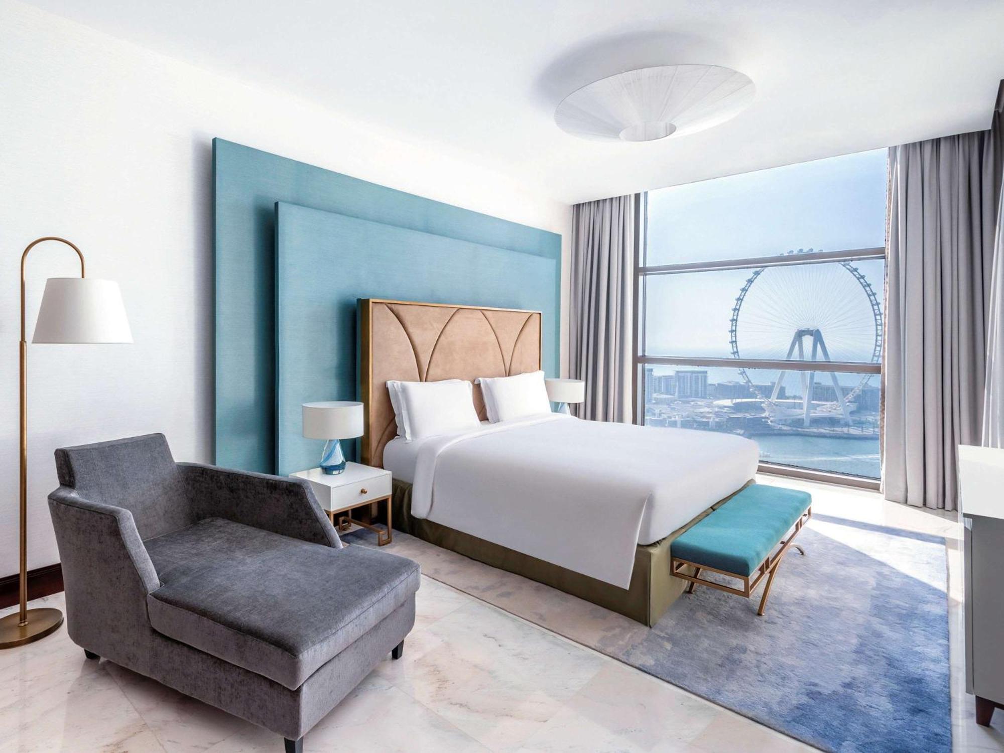 โซฟิเทล ดูไบ จูเมราห์บีช Hotel ภายนอก รูปภาพ A room at Jumeirah Jumeirah