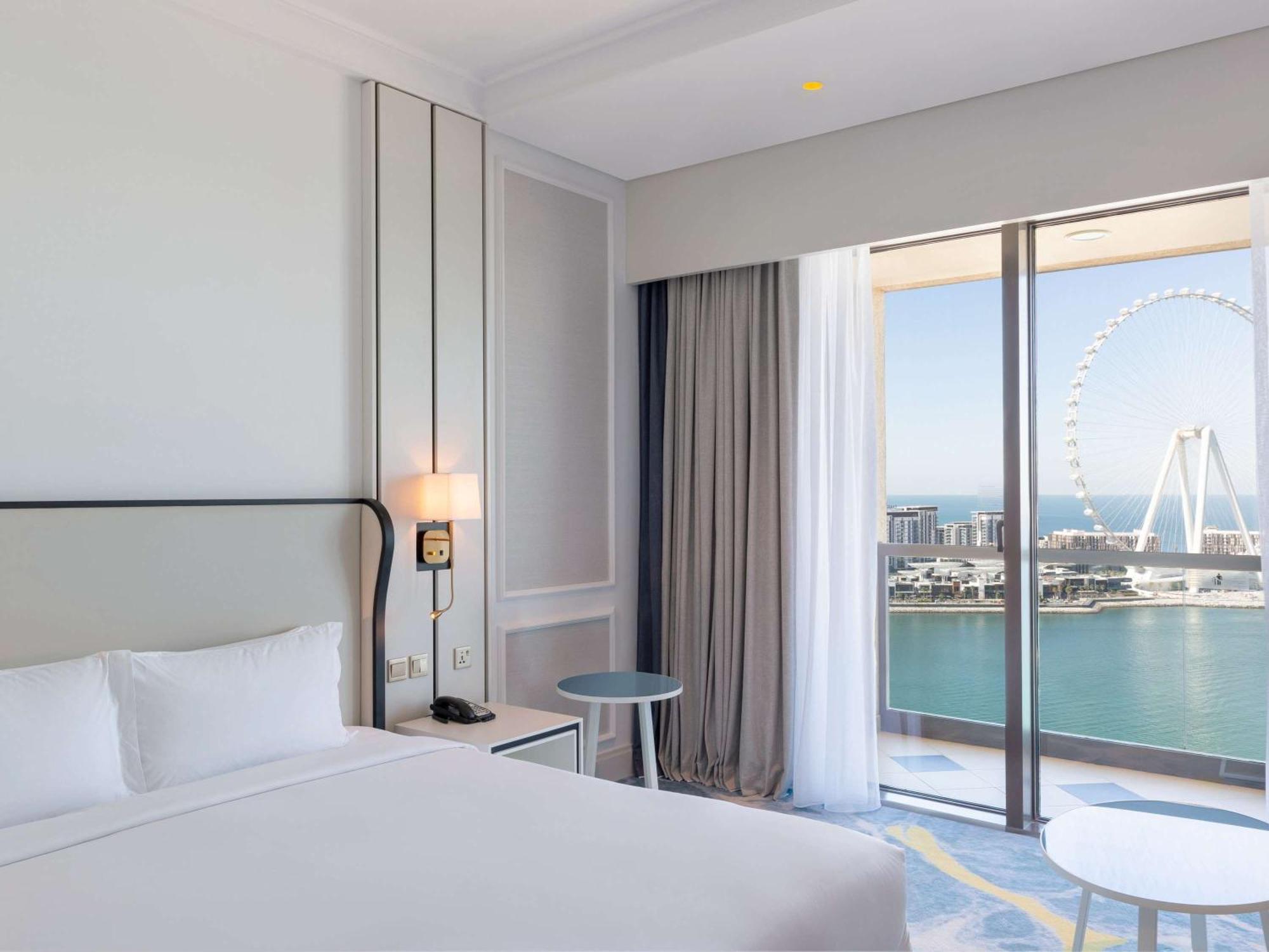 โซฟิเทล ดูไบ จูเมราห์บีช Hotel ภายนอก รูปภาพ A room at Jumeirah Jumeirah